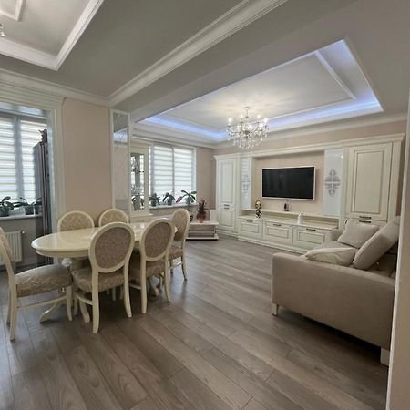 Apartament In The Center Of Chisinau Ngoại thất bức ảnh